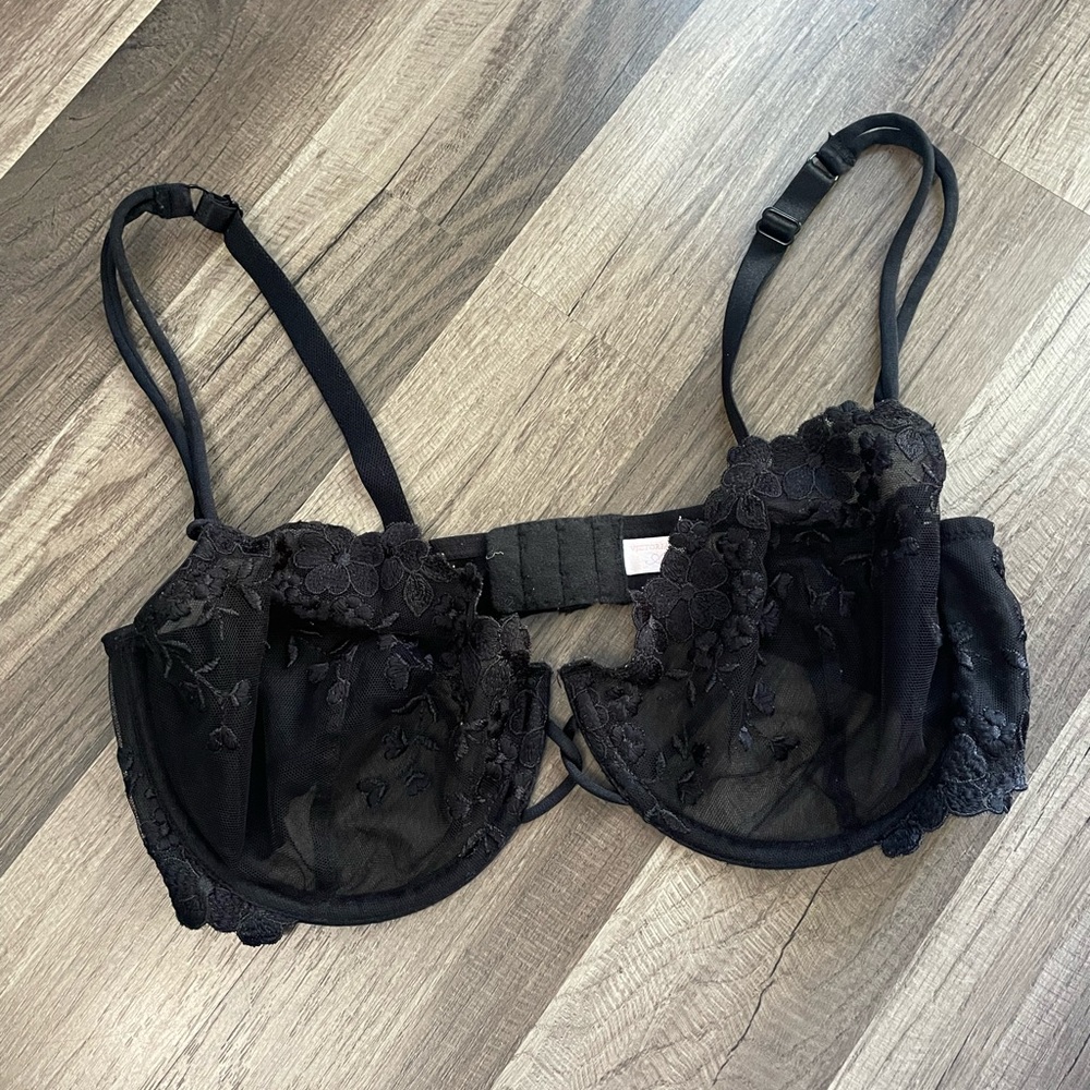 Vinatge victoria secret angle lace bra 38 D